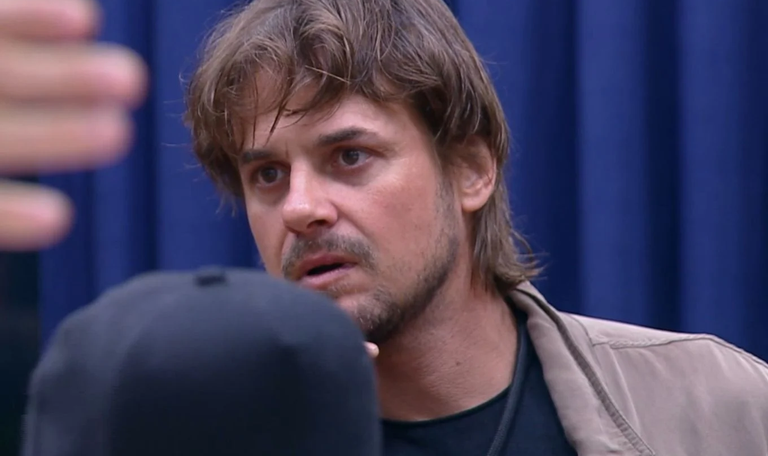 Daniel Erthal deixa parte íntima à mostra enquanto dorme e vídeo viraliza nas redes sociais 46 Daniel Erthal deixa parte íntima à mostra enquanto dorme e vídeo viraliza nas redes sociais