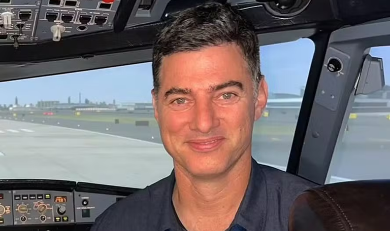 Ator de 'O Chamado da Floresta' morre em queda de avião aos 46 anos 49 Ator de 'O Chamado da Floresta' morre em queda de avião aos 46 anos