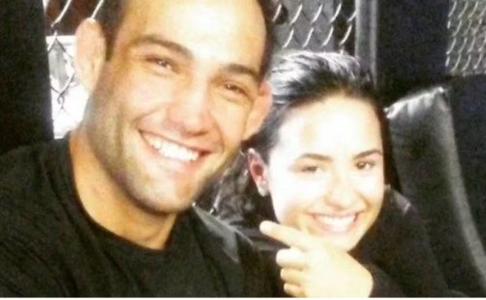 Demi Lovato viveu romance com lutador brasileiro que morreu em 2024; saiba quem 46 Demi Lovato viveu romance com lutador brasileiro que morreu em 2024; saiba quem