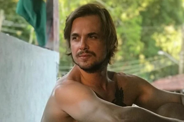 A Fazenda 18: Daniel Erthal se descuida, mostra demais e web reage; veja vídeo 47 A Fazenda 18: Daniel Erthal se descuida, mostra demais e web reage; veja vídeo