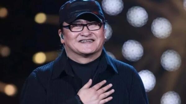 Cantor chinês Liu Huan, conhecido por tema das Olimpíadas de 2008, morre aos 63 anos 15 Cantor chinês Liu Huan, conhecido por tema das Olimpíadas de 2008, morre aos 63 anos