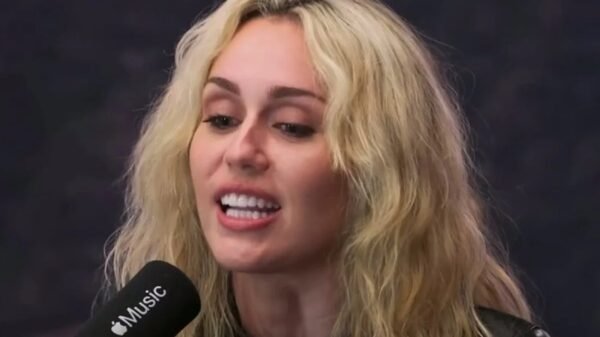 Miley Cyrus desiste de fazer shows fora dos EUA e revolta fãs - Foto: Reprodução