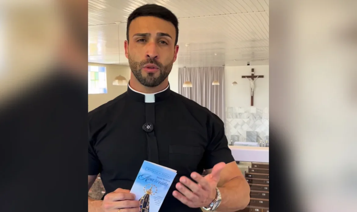 Padre viraliza nas redes após convite para festa religiosa em MG; paróquia fecha comentários 46 Padre viraliza nas redes após convite para festa religiosa em MG; paróquia fecha comentários