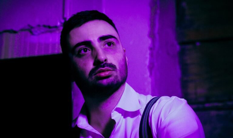 Franki aposta na mistura de Pop e R&B e amplia presença no cenário musical