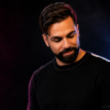 Paulo Victor transforma a solitude em liberdade em “Sozinho Também Se Dança”