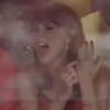 taylor-swift-aponta-para-alianca-ao-comemorar-touchdown-de-travis-kelce