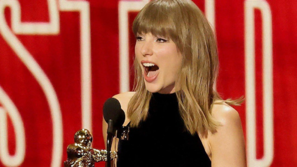 Taylor Swift vence Vídeo do Ano no VMA 2026 e recebe honraria inédita 15 Taylor Swift vence Vídeo do Ano no VMA 2026 e recebe honraria inédita