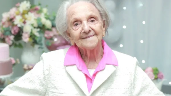 Vovó Elma, influenciadora conhecida por compartilhar receitas, morre aos 103 anos