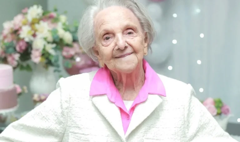 Vovó Elma, influenciadora conhecida por compartilhar receitas, morre aos 103 anos