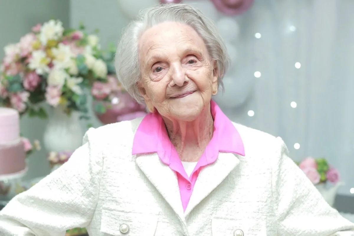 Vovó Elma, influenciadora conhecida por compartilhar receitas, morre aos 103 anos