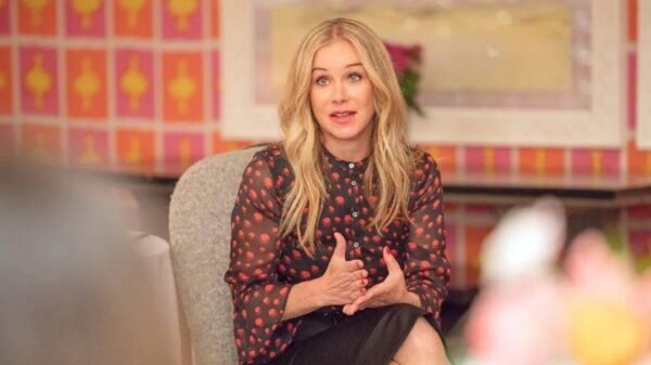 Christina Applegate chora ao revelar diagnóstico errado de esclerose múltipla: “Estou de volta à estaca zero” 2 Christina Applegate descobre diagnóstico errado de esclerose múltipla - Foto: Reprodução