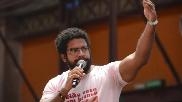 Quem é Jones Manoel, o historiador eleito deputado federal por Pernambuco