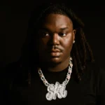 Briga em festival deixa quatro feridos; rapper Lucki aparece ensanguentado em vídeos