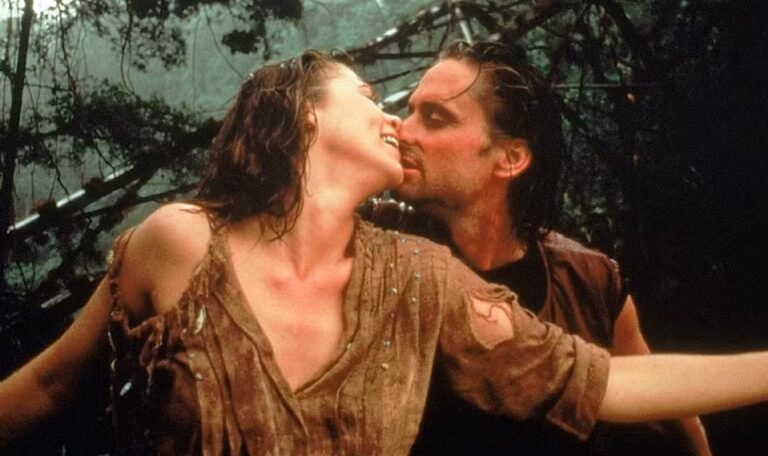 Michael Douglas e Kathleen Turner em "Tudo Por Uma Esmeralda" (1984) — Foto: Divulgação