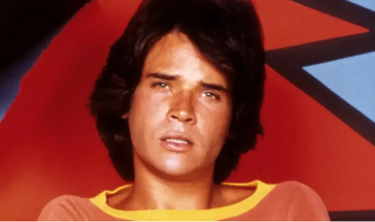 Morre Michael Gray, ator que interpretou Billy Batson na série ‘Shazam!’, aos 75 anos 52 Morre Michael Gray
