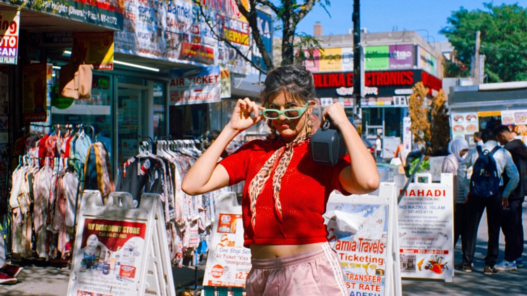 Laura Peartree, cidadã do mundo, lança "Pisadinha de Nova York" uma carta de amor à latinidade