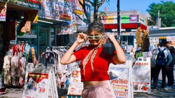 Laura Peartree, cidadã do mundo, lança "Pisadinha de Nova York" uma carta de amor à latinidade
