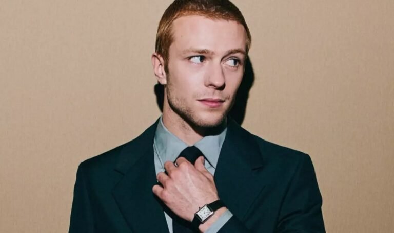 Ruaridh Mollica confirma que Tommy Maximoff é bissexual em “VisionQuest” 48 Ruaridh Mollica bissexual mcu