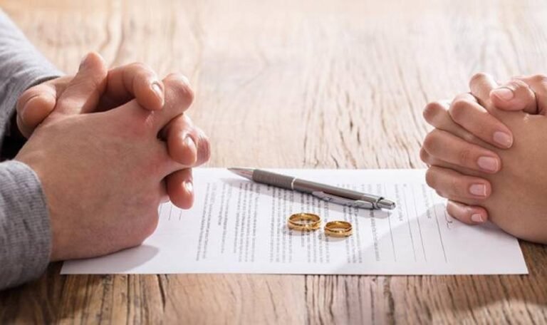 Mulher processa marido após descobrir que ele é gay e pede R$ 284 mil em indenização 49 esposa descobre marido gay