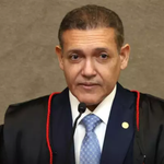 Mensagens no celular de Vorcaro citam “Kassio” e quarto reservado para ministro com "cinco meninas"