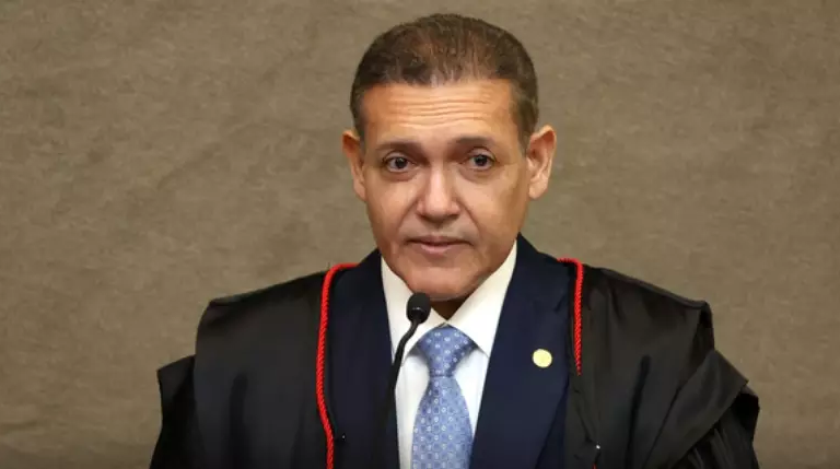 Mensagens no celular de Vorcaro citam “Kassio” e quarto reservado para ministro com "cinco meninas" 47 Mensagens no celular de Vorcaro citam “Kassio” e quarto reservado para ministro com "cinco meninas"