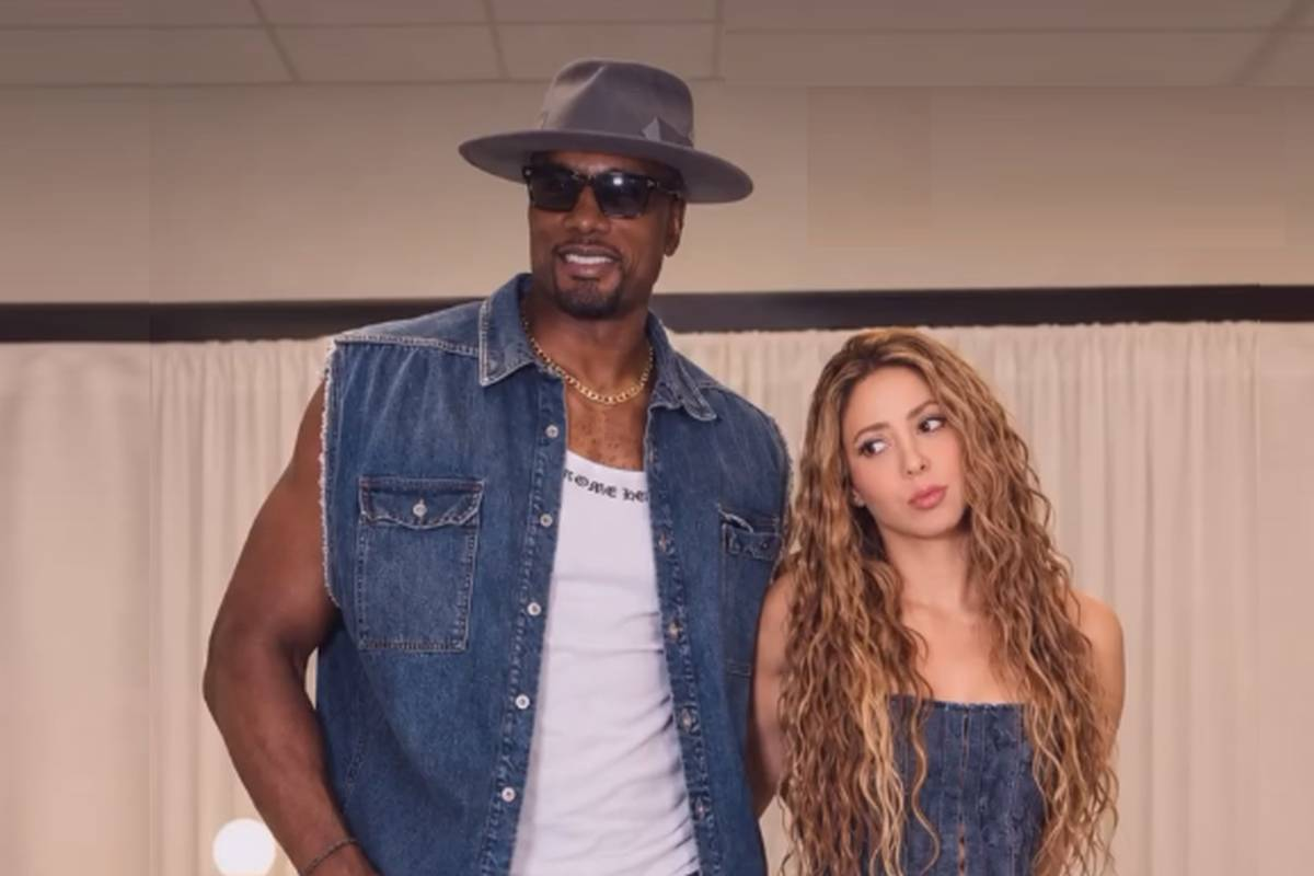 Suposto affair de Shakira já posou peladão; veja fotos
