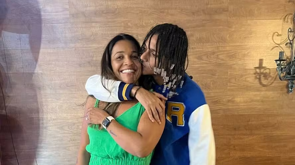 Oruam junto da mãe Marcia Gama Nepomuceno — Foto: Reprodução/Instagram
