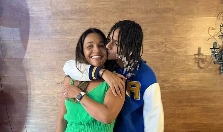 Oruam junto da mãe Marcia Gama Nepomuceno — Foto: Reprodução/Instagram
