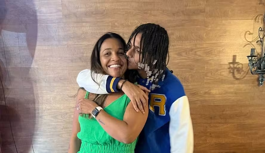 Oruam junto da mãe Marcia Gama Nepomuceno — Foto: Reprodução/Instagram