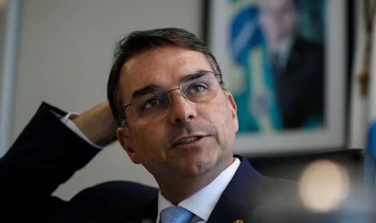 Flávio Bolsonaro apaga publicações antigas em que criticava o Bolsa Família 50 Flávio Bolsonaro apaga publicações antigas em que criticava o Bolsa Família