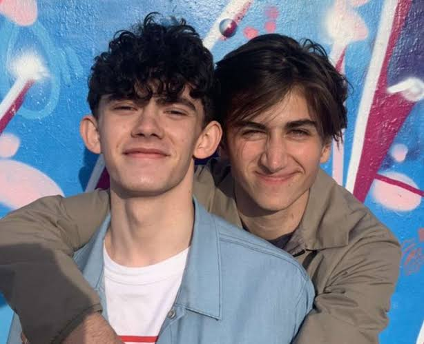 Sebastian Croft e Joe Locke teriam vivido romance secreto por quase três anos, diz jornal 46 Sebastian Croft e Joe Locke teriam vivido romance secreto por quase três anos, diz jornal