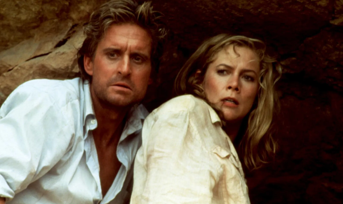 Michael Douglas revela romance secreto com Kathleen Turner durante as filmagens de 'Tudo por uma Esmeralda'