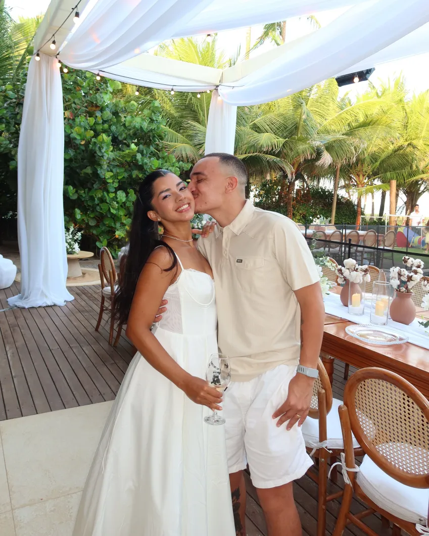 João Gomes e Ary Mirelle celebram dois anos de casamento com fotos em família; veja