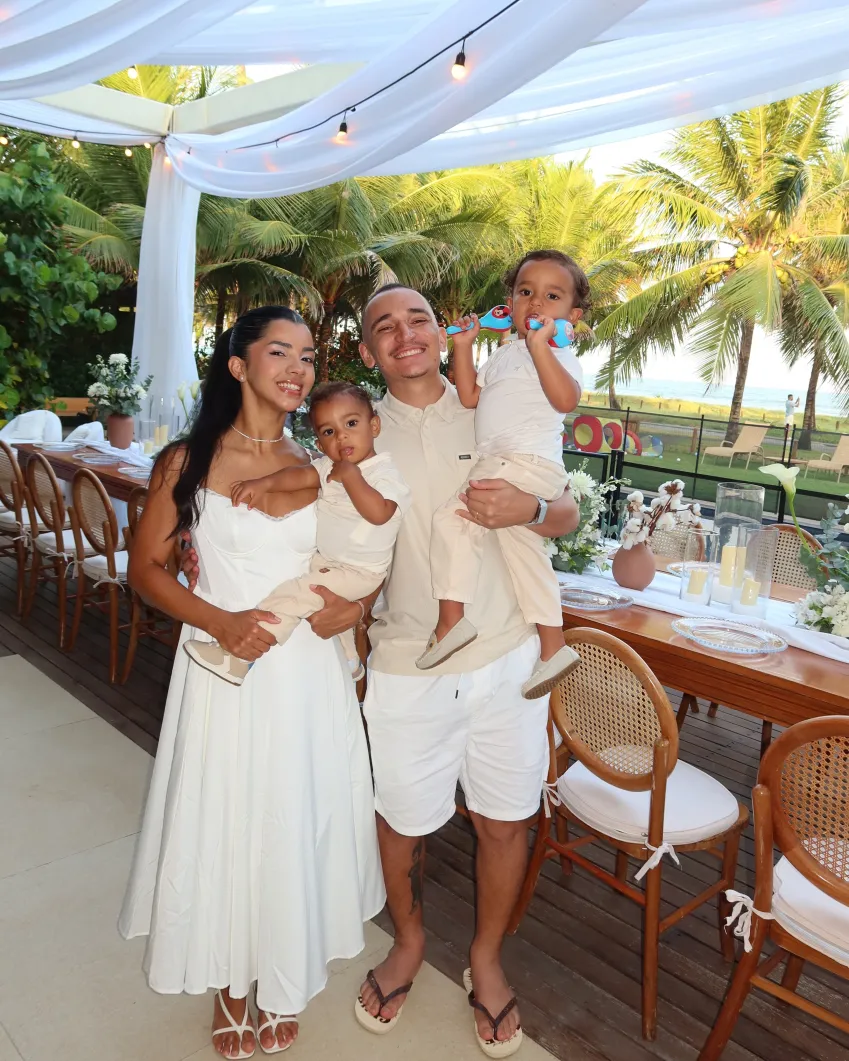 João Gomes e Ary Mirelle celebram dois anos de casamento com fotos em família; veja