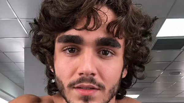 Xande Valois raspa os cabelos e surpreende fãs - Foto: Reprodução
