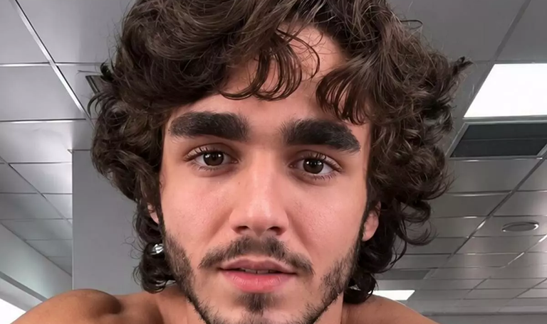 Xande Valois raspa os cabelos e surpreende fãs - Foto: Reprodução