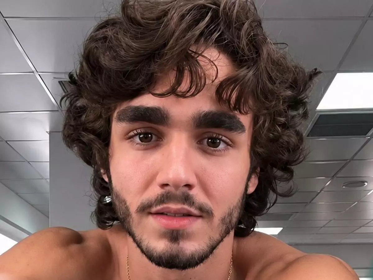 Xande Valois raspa os cabelos e surpreende fãs - Foto: Reprodução