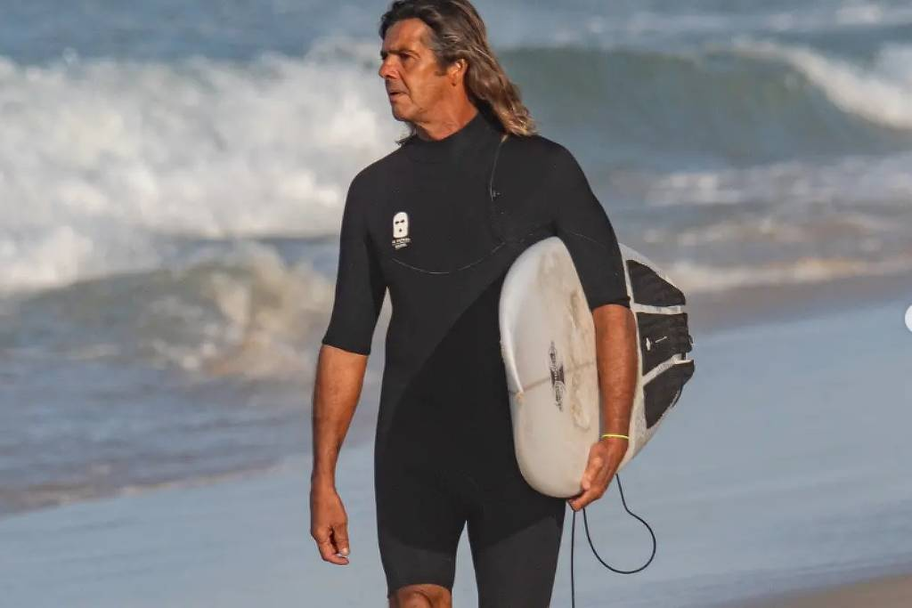 Morre Dadá Figueiredo, ícone do surfe brasileiro, aos 61 anos