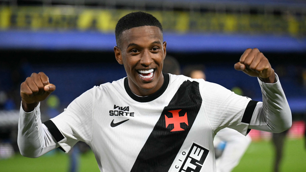 Zagueiro do Vasco, Robert Renan capota BMW em acidente no Rio de Janeiro 41 Zagueiro do Vasco, Robert Renan capota BMW em acidente no Rio de Janeiro
