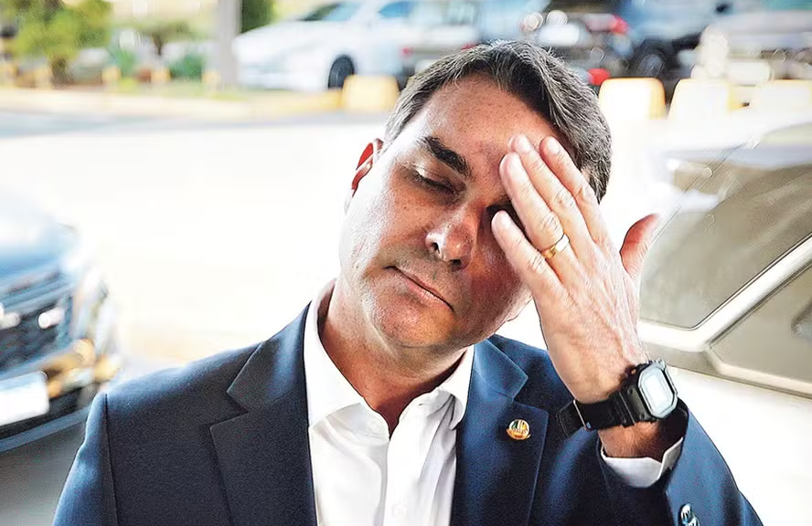 #DeportTheBolsonaros: internautas dos EUA fazem campanha pela deportação da família Bolsonaro