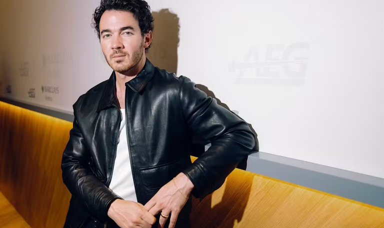 Kevin Jonas revela que enviou foto íntima por engano em grupo com os irmãos 47 Kevin Jonas — Foto: @dennis_dirksen