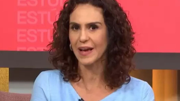 VÍDEO: Malu Gaspar é desmentida ao vivo após soltar informação falsa sobre buscas contra Flávio Bolsonaro 21 VÍDEO: Malu Gaspar é desmentida ao vivo após soltar informação falsa sobre buscas contra Flávio Bolsonaro