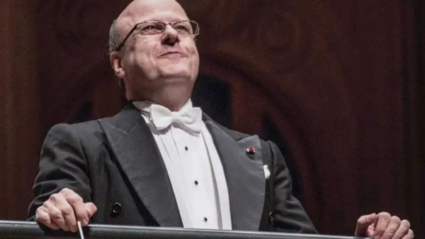 Maestro Roberto Tibiriçá, regente da Sinfônica do Paraná, morre aos 72 anos