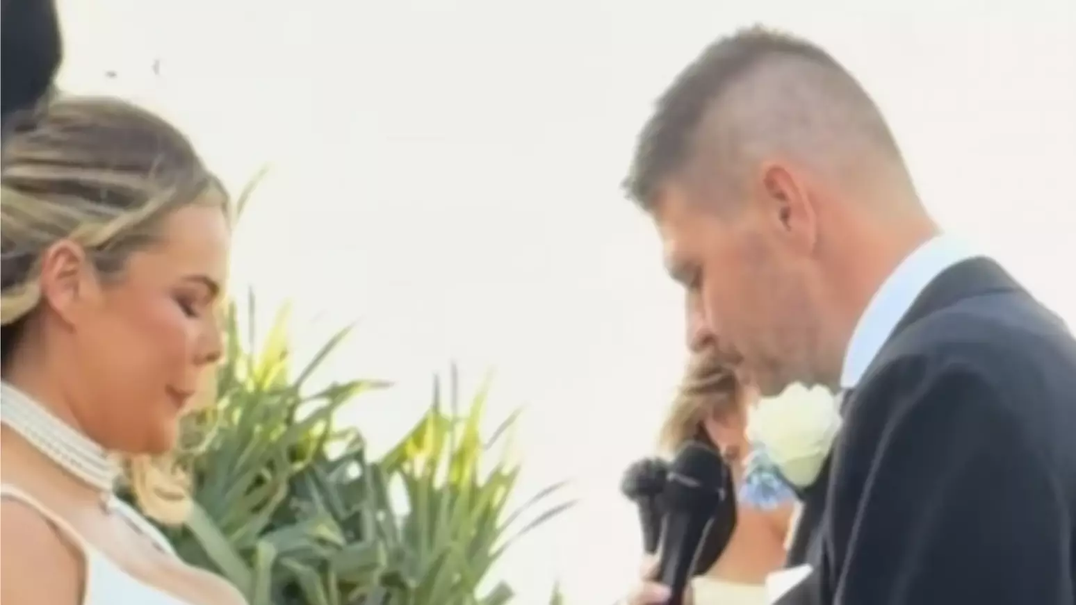 Noivo comete gafe hilária e chama a noiva pelo nome errado no altar; assista ao vídeo 47 Noivo comete gafe hilária e chama a noiva pelo nome errado no altar; assista ao vídeo