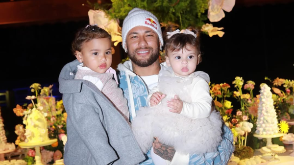 Neymar leva filhas Mavie e Helena para show do BTS em São Paulo 1 Reproduçãso/Instagram/@neymarjr