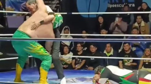 Vídeo: árbitro morre após golpe proibido durante luta livre no México; lutador é detido 41 Vídeo: árbitro morre após golpe proibido durante luta livre no México; lutador é detido