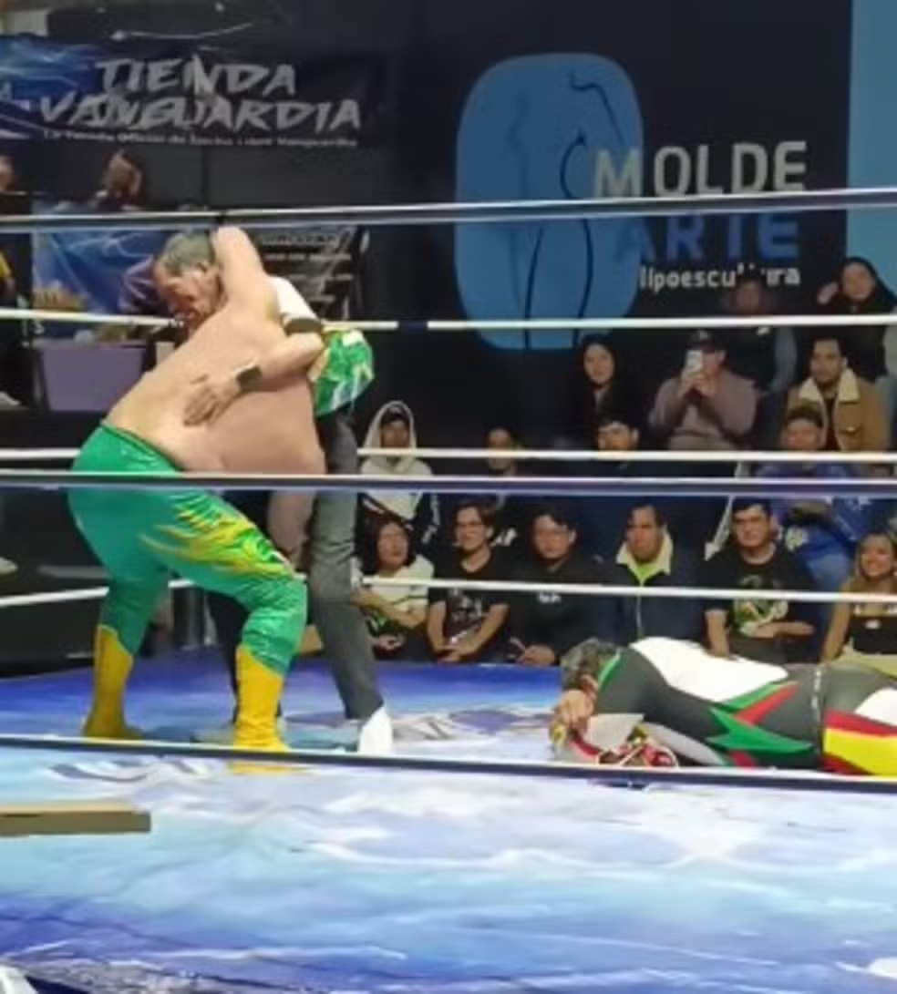 Vídeo: árbitro morre após golpe proibido durante luta livre no México; lutador é detido 46 Vídeo: árbitro morre após golpe proibido durante luta livre no México; lutador é detido