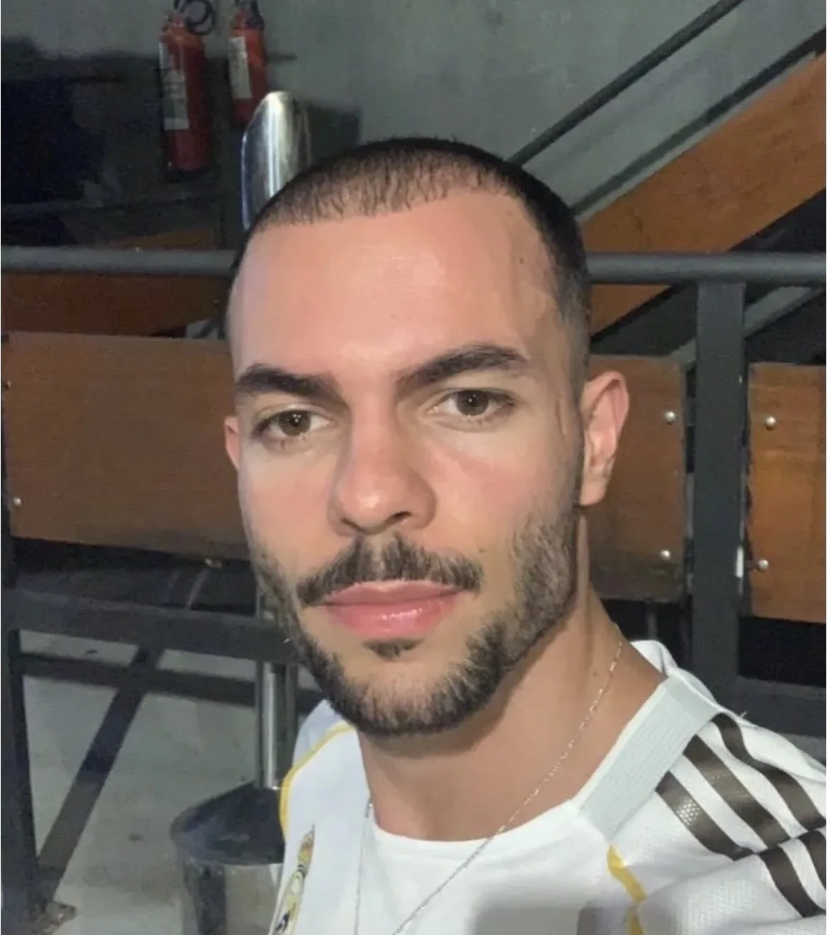 Saiba quem é Israel Augusto, jovem que viralizou nas redes sociais e ganhou apelido de “muso da paulista” em ato pró-Lula