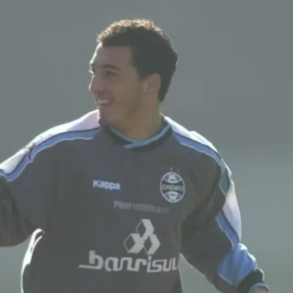 Ex-volante do Grêmio, Émerson Leal morre aos 46 anos após sofrer infarto