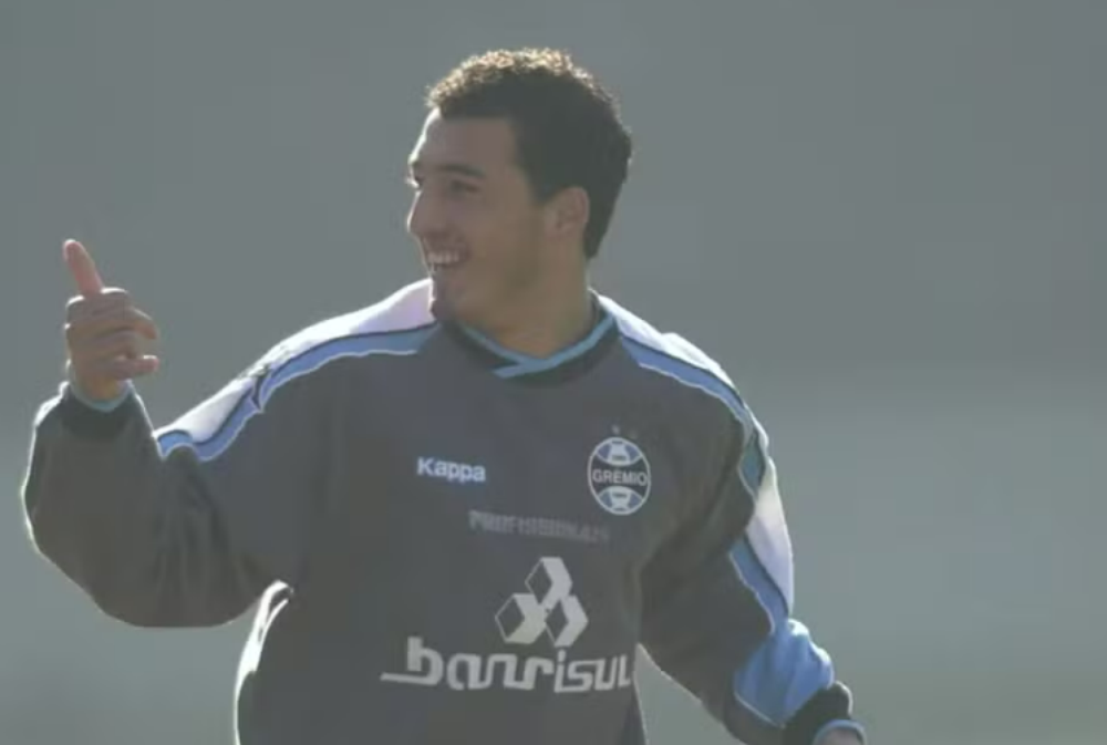 Ex-volante do Grêmio, Émerson Leal morre aos 46 anos após sofrer infarto